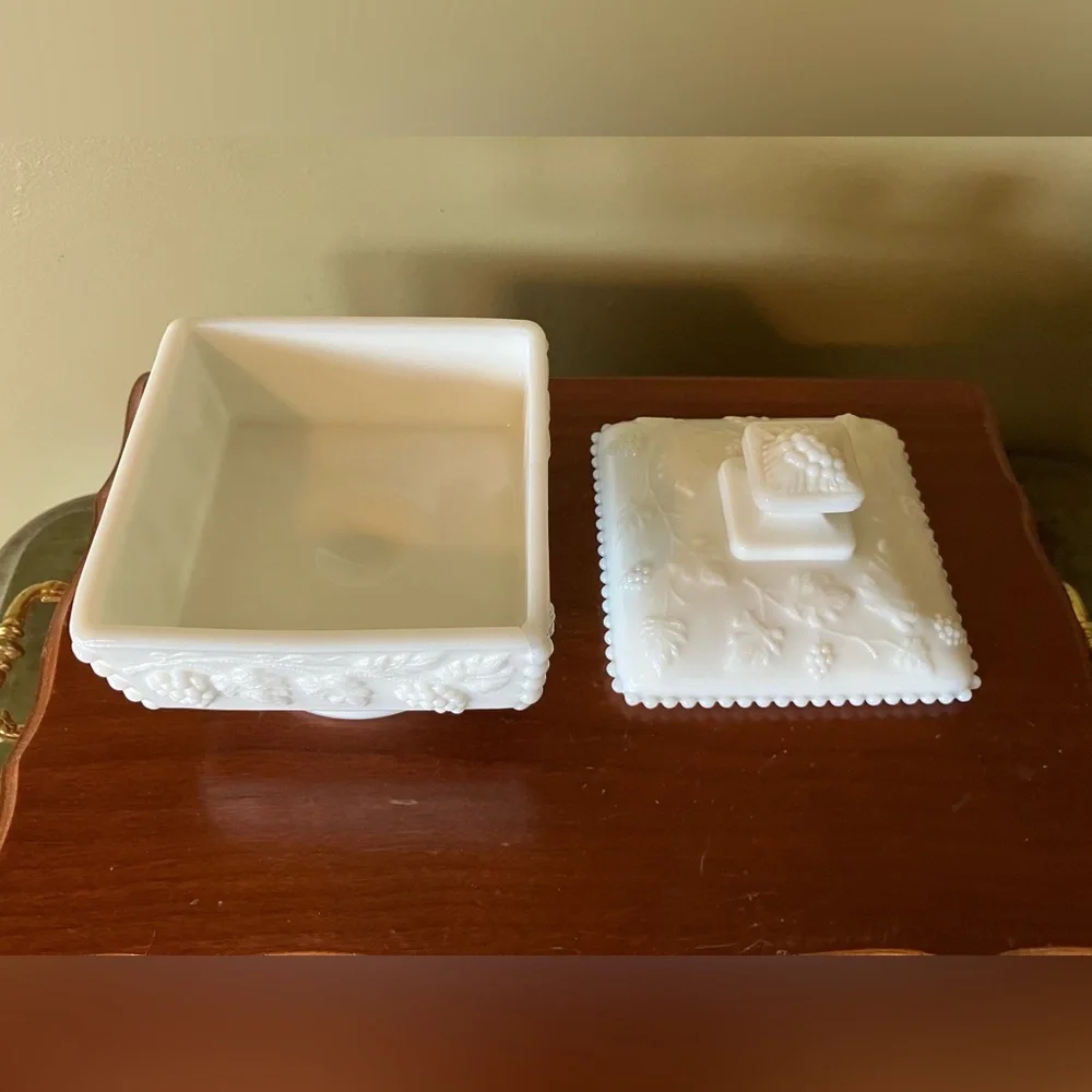 COPY - Westmoreland 70’s Milk Glass Lidded Candy Bowl - Picture 3 of 5
